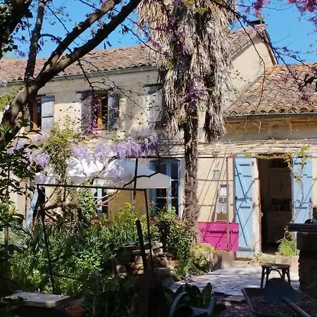 Проживание в семье Maison Beline *